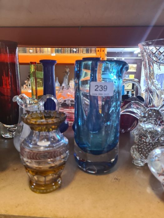 A quantity of coloured and clear glass items - Image 2 of 5