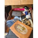 A sundry lot to include jewellery boxes, handbags, etc