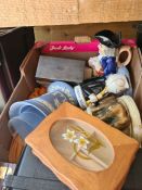 A sundry lot to include jewellery boxes, handbags, etc