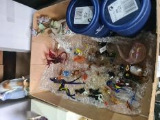 A mixed lot of collectables to include miniature glass animals, 2 Doulton figures, a Border Fine Art