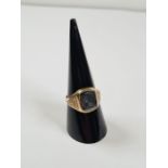 9ct yellow gold gents signet ring with hematite centurian intaglio panel, marked 375, size Q, approx