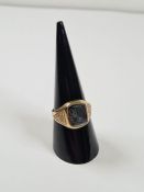 9ct yellow gold gents signet ring with hematite centurian intaglio panel, marked 375, size Q, approx