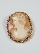 9ct yellow gold mounted Cameo brooch, oval cameo and twisted 9ct frame, safety chain, marked 375, Bi