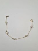 9ct yellow gold bracelet with 5 small pearls, marked 375, approx 1.72g