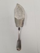 A Victorian silver fiddle and thread pierced fish slice by William Fountain (probably) having a deco