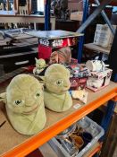 A selectin of Star Wars collectables including mugs, tins, masks, slippers, etc