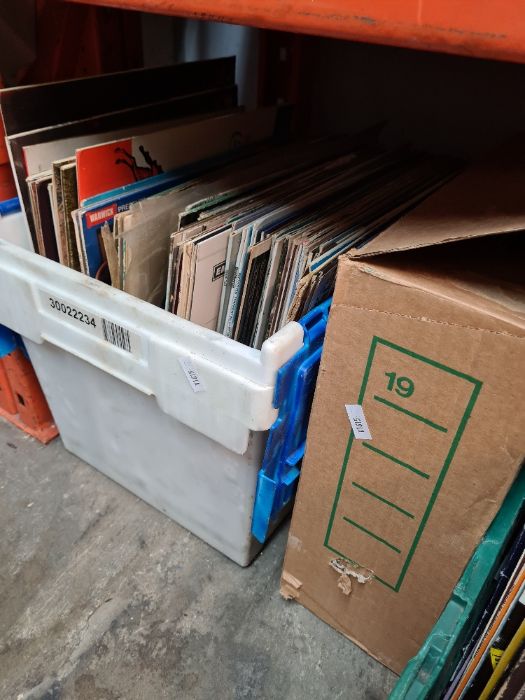 A quantity of vinyl LP records including some 70s and 80s examples - Image 7 of 7