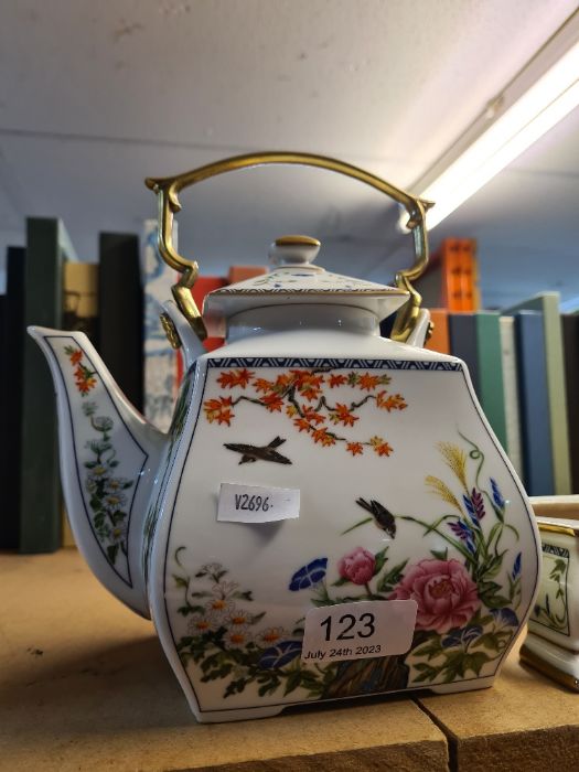 A Franklin Porcelain teapot on stand by Naoko Nobata decorated birds and flowers of the Orient - Image 2 of 2
