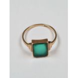 9ct yellow gold dress ring with rectangular green stone panel, on stepped shoulders, marked 9ct, siz