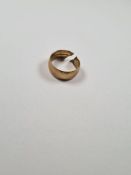 9ct yellow gold wedding band AF, cut, marked 375, approx 7.19g