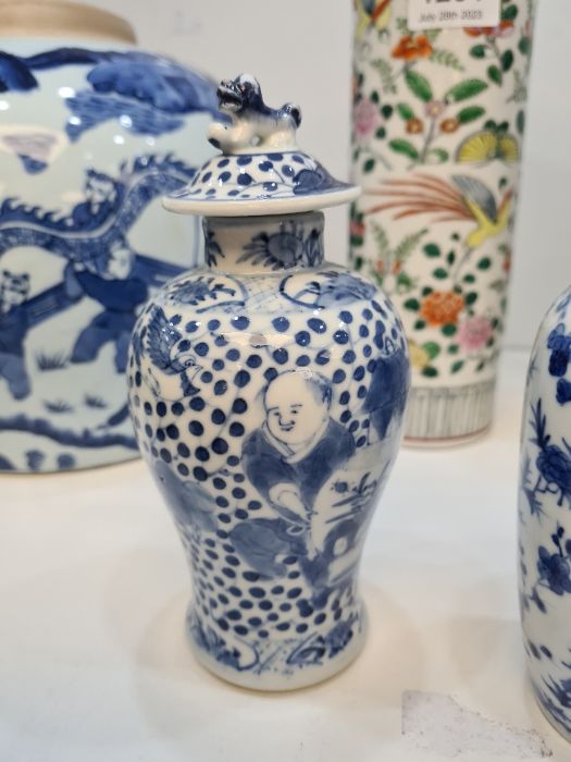 Two small Chinese blue and white vases and two Chinese export blue and white items - Image 7 of 21