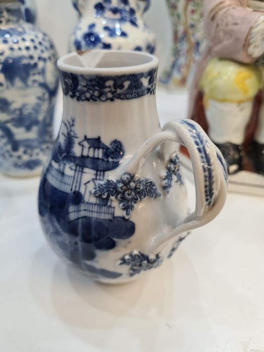 Two small Chinese blue and white vases and two Chinese export blue and white items - Image 10 of 21