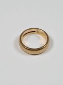 9ct yellow gold wedding band, marked 375, size L, approx 4.68g