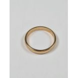 9ct yellow gold wedding band, marked 375, size M, approx 1.88g