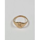 15ct yellow gold signet ring, with oval panel inscribed with initials 'M' size K, 1.4g approx
