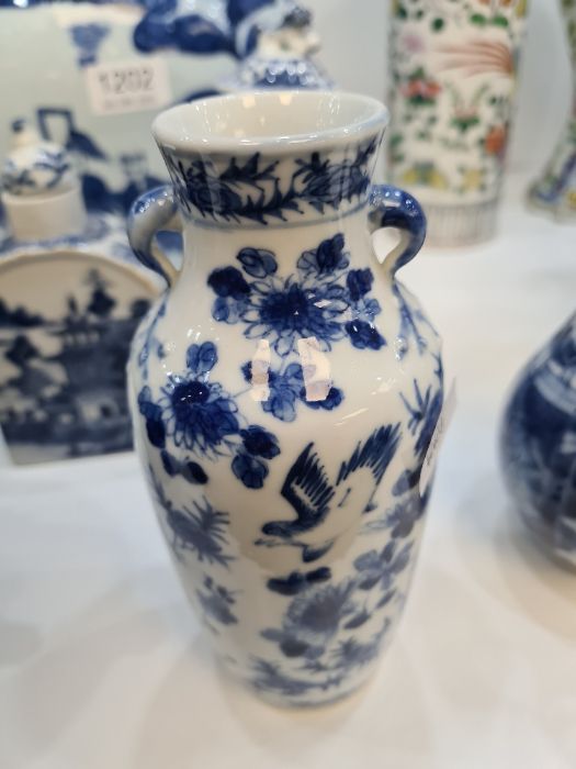 Two small Chinese blue and white vases and two Chinese export blue and white items - Image 20 of 21