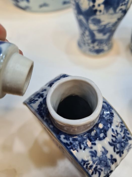 Two small Chinese blue and white vases and two Chinese export blue and white items - Image 13 of 21