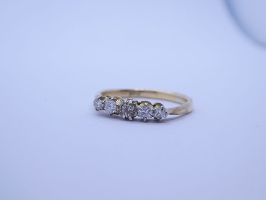 18ct yellow gold engagement ring set 5 graduating diamonds, marked 18c, size R, approx 3g - Image 2 of 3