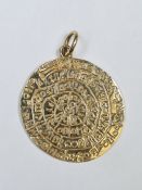 14K yellow gold circular pendant with Egyptian hieroglyphic design, marked 585, 2cm, approx 4.44g