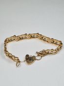 9ct yellow gold three bargate link bracelet with heart shaped clasp and safety chain, marked 375, Lo