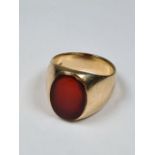 9ct yellow gold gents signet ring with oval carnelian hardstone panel, size W /X, marked 375, marked