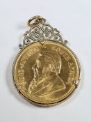 22ct gold 1oz Krugerrand dated 1975 in 9ct yellow gold pendant mount marked 375, maker WJP, approx 3