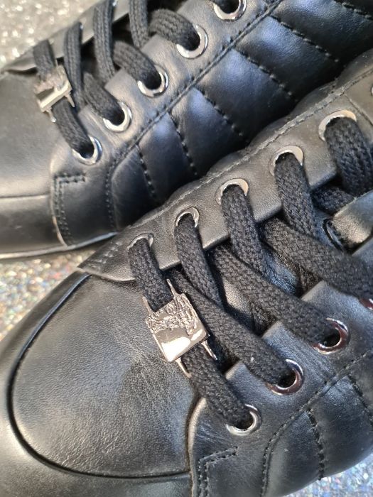 Men's Black Versace Trainers in black leather with metal eyelets, size 41.  These are lace up black - Image 3 of 6