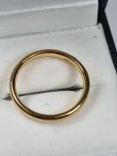 18ct yellow gold wedding band, size N, marked 750, 3.44g approx