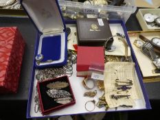 Tray of mixed costume jewellery to include silver chains, brooches, hinged bangle, fine yellow metal