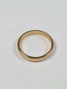 9ct yellow gold wedding band, marked 375, size M, approx 1.88g