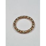 9ct two tone twisted effect wedding band, size K, marked 375, approx 2.72g