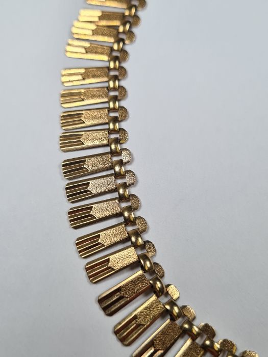 9ct gold fringe necklace, comprising rectangular textured panels, approx 40cm, with safety chain, ma - Image 7 of 8