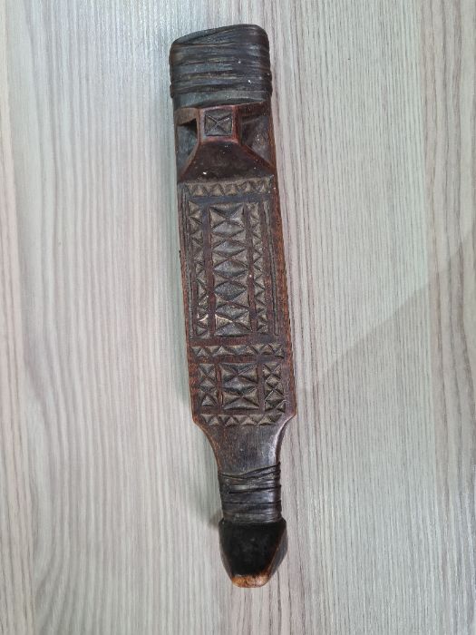 An old leather sporran having silver plated clasp and an African carved dagger with wooden sheaf - Image 15 of 17