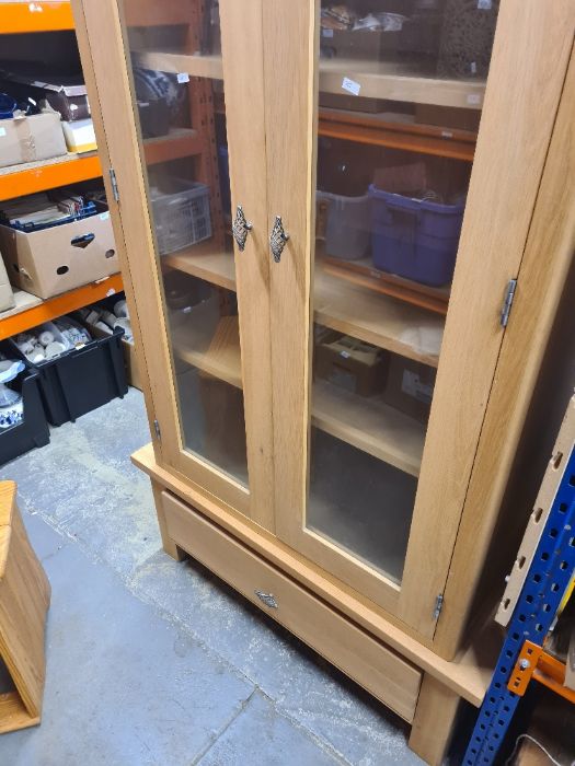 A Glazed display cabinet - Image 2 of 3