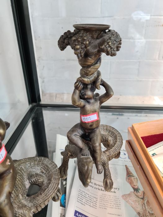 A pair of reproduction brass candlesticks of cherubs riding crocodiles - Image 3 of 3