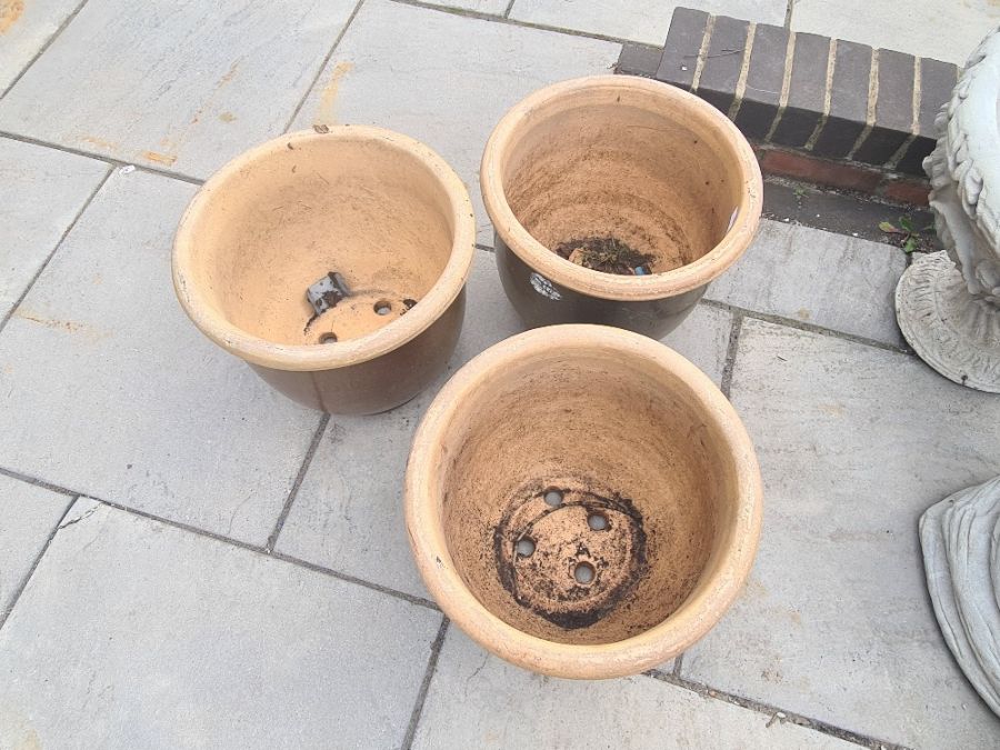 Three matching garden pots - Image 2 of 2