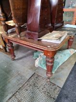 A Victorian Mahogany extending dining table on turned fluted legs, no leaves, 133cm