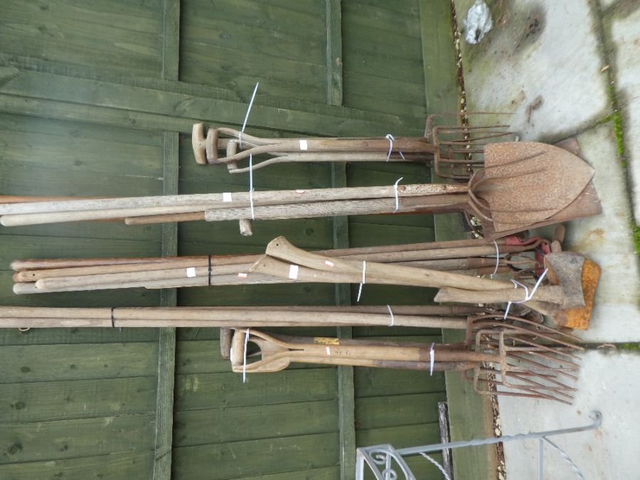 A quantity of vintage garden tools mainly forks, axes and hoes - Image 2 of 4