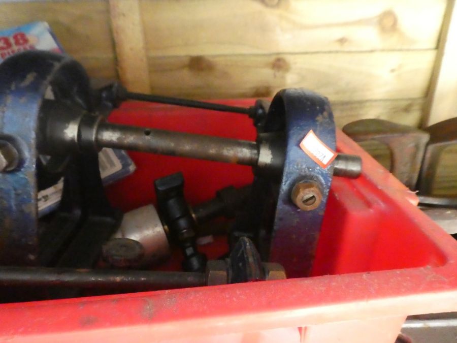 An old metal work lathe with accessories and motor - Image 2 of 5