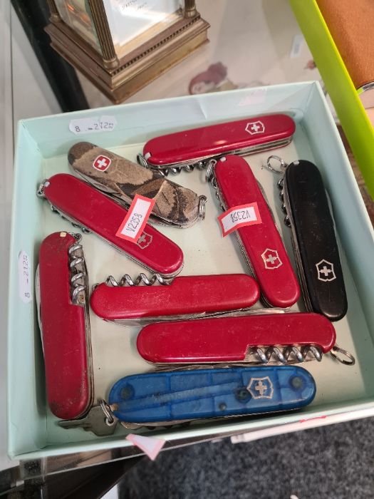 A selection of Victorinox Swiss penknives (9)