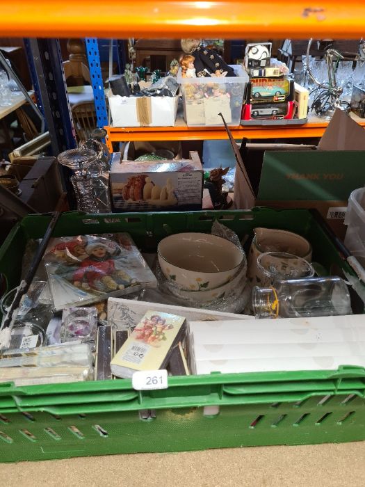 A crate of mixed new goods including napkins, bowls, glassware, china, etc - Image 3 of 4