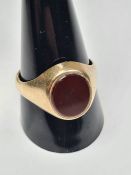 9ct yellow gold signet ring with oval red hardstone panel, size V, marked 375, maker CG & S, approx