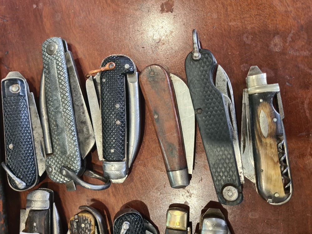 A collection of folding knives, some Military to include some 19th Century examples - Image 2 of 3