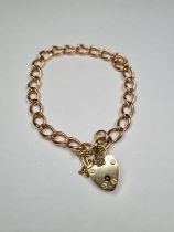 9ct rose gold curblink bracelet with 9ct heart shaped padlock marked 375, each link marked 375, appr
