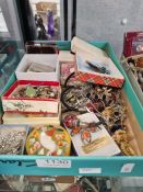 Tray of mixed modern and vintage costume jewellery including earrings, brooches, Sarah Coventry exam