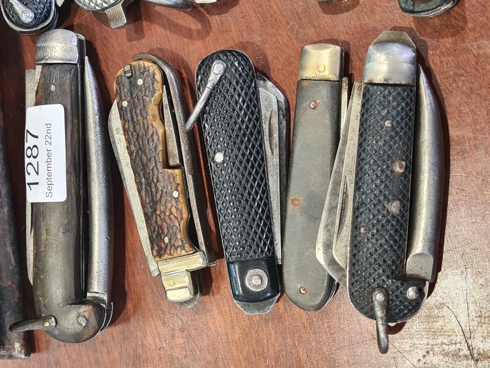 A collection of folding knives, some Military to include some 19th Century examples - Image 3 of 3