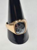 9ct yellow gold Signet ring with hematite panel depicting Roman Soldier, size W, marked 375, maker L