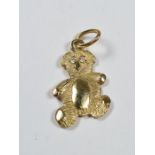 18ct yellow gold teddy bear pendant, with diamond chip eyes, marked 750, approx 2.58g