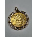 9ct gold mounted 22ct gold Sovereign pendant, dated 1899, veiled Victoria & George & the Dragon, mou