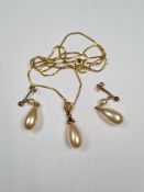 9ct yellow gold fine box chain, hung with a simulated pear shaped pearl, and a pair of similar earri